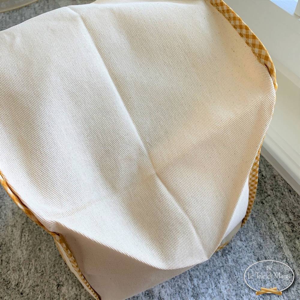 Copri Bimby ricamato giallo