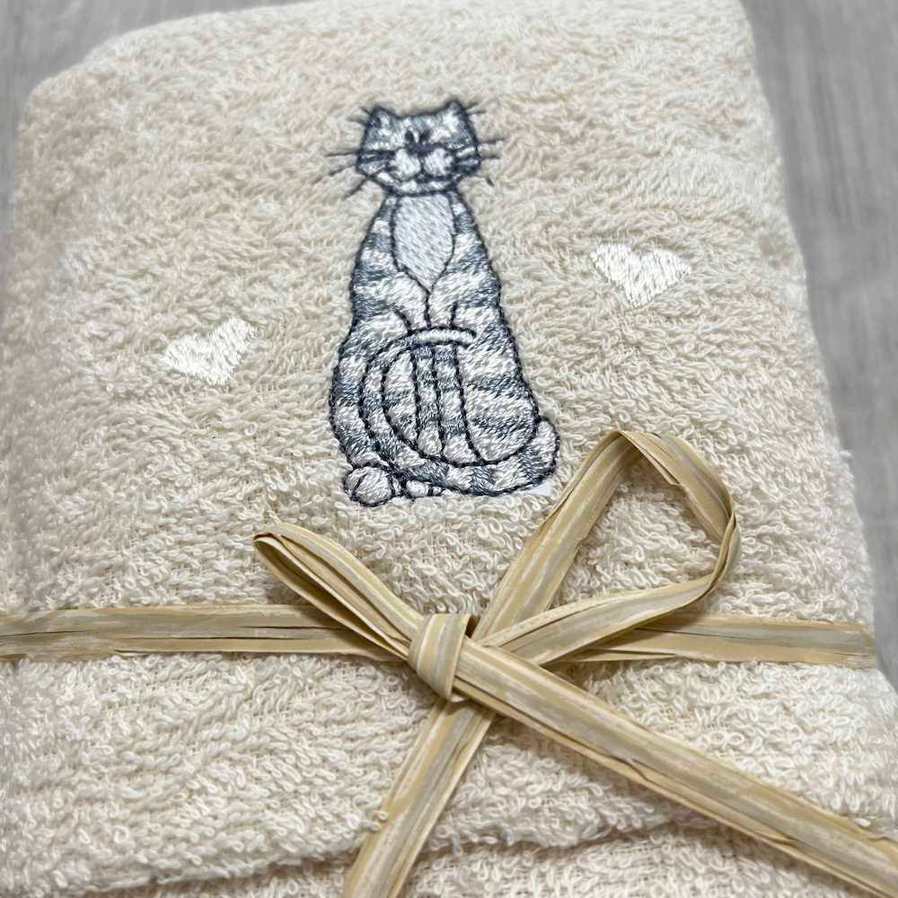 Coppia asciugamani gattini ricamati panna