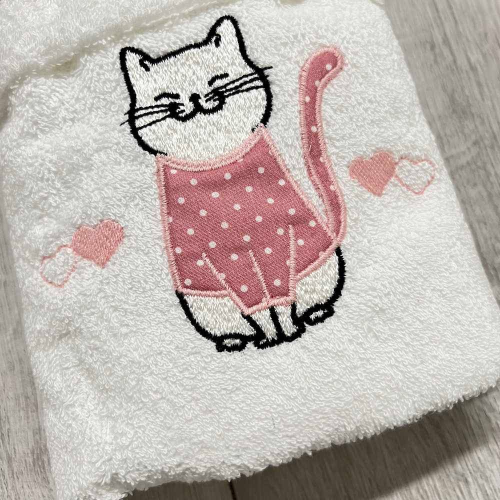 Coppia asciugamani bianca Gattone rosa fondo bianco