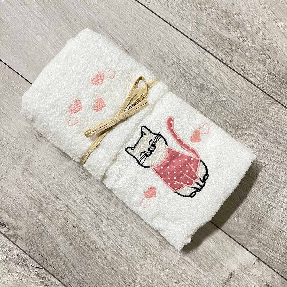 Coppia asciugamani bianca Gattone rosa fondo bianco
