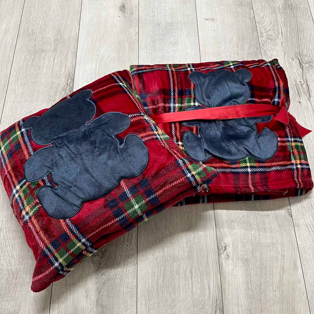 Plaid Aiden Tartan rosso + federa cuscino ricamati orsetto