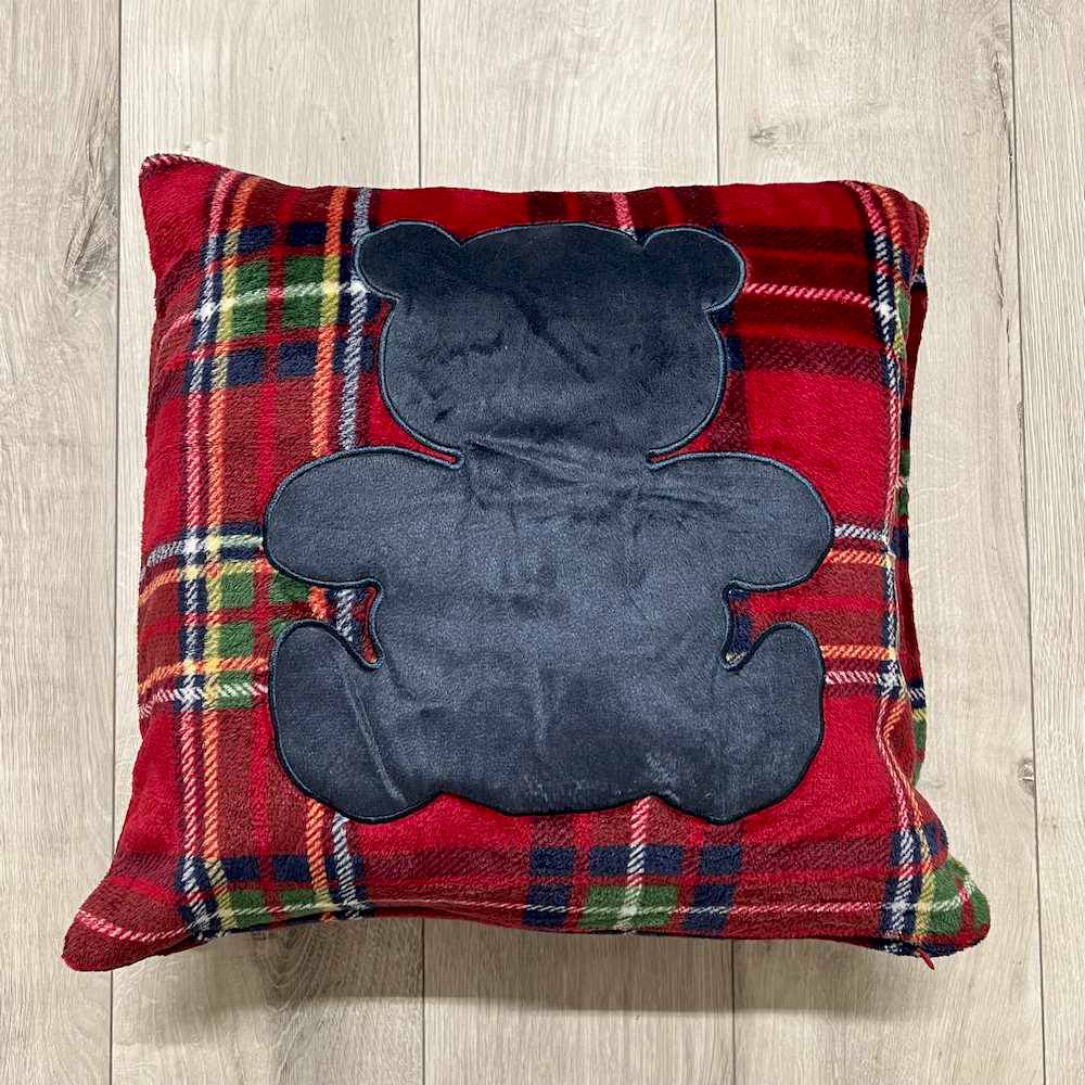 Plaid Aiden Tartan rosso + federa cuscino ricamati orsetto