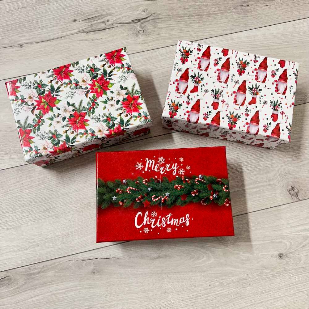 Confezione 6 palle natalizie aghi di pino diametro 8 cm con scatola