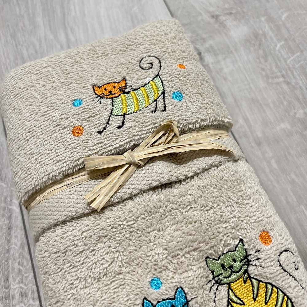 Coppia asciugamani balza ricamata Gatti arcobaleno tortora