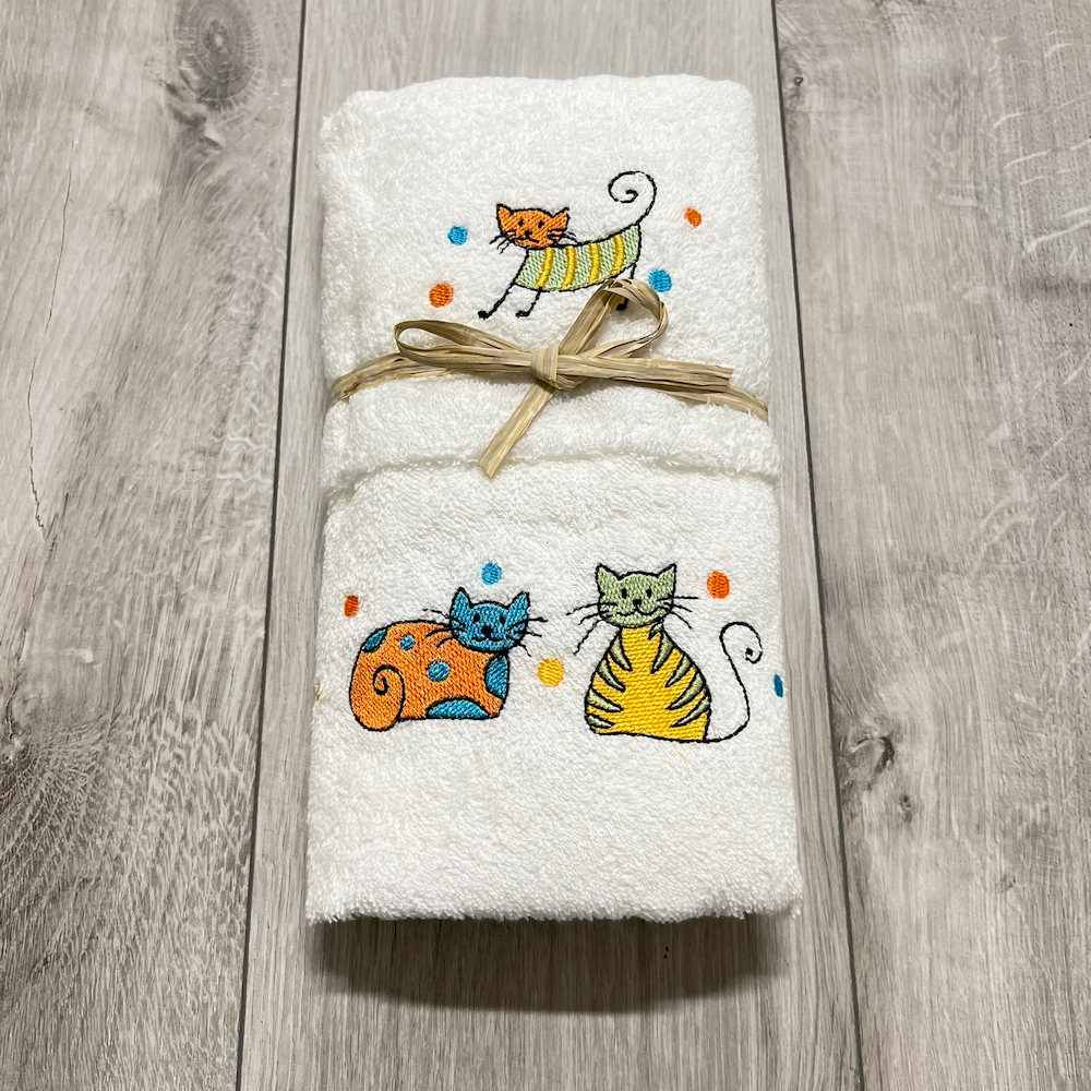 Coppia asciugamani balza ricamata gatti arcobaleno bianchi