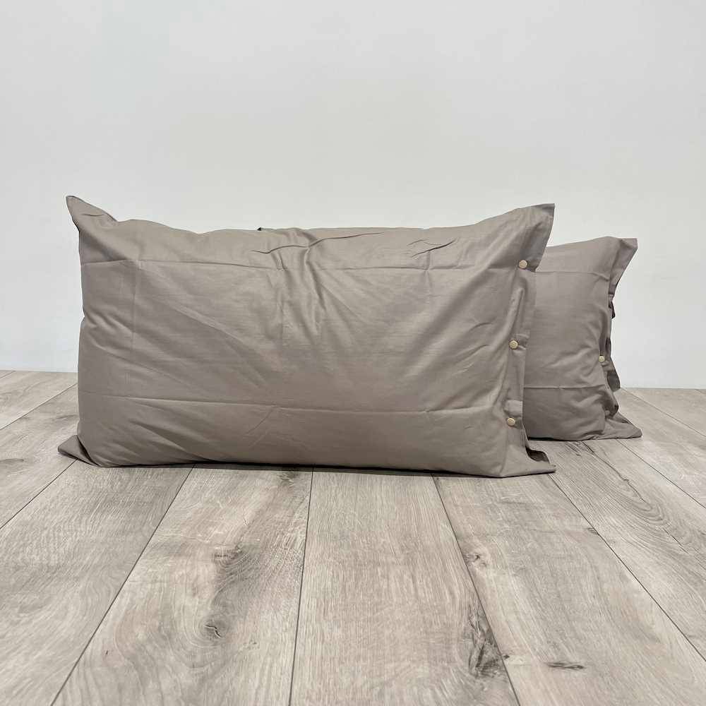 Coppia Federe con bottoni tortora Personalizzate