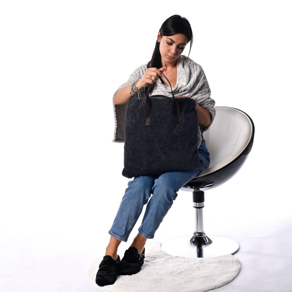 Borsa in sherpa + plaid soffice grigio fumo