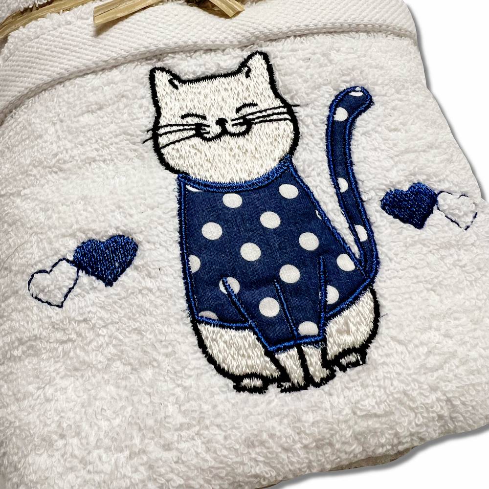 Coppia asciugamani Gattone ricamato blu su bianco