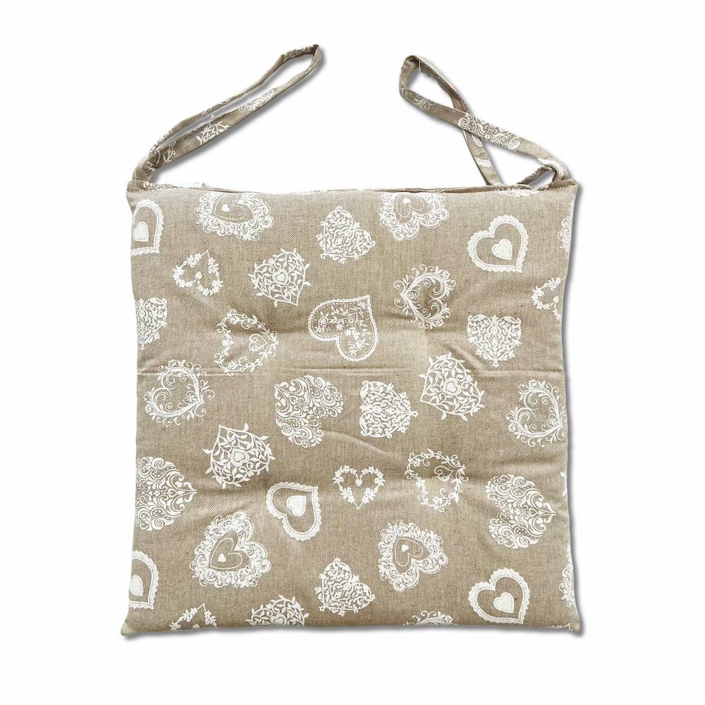 Cuscino per sedia cuori bianchi