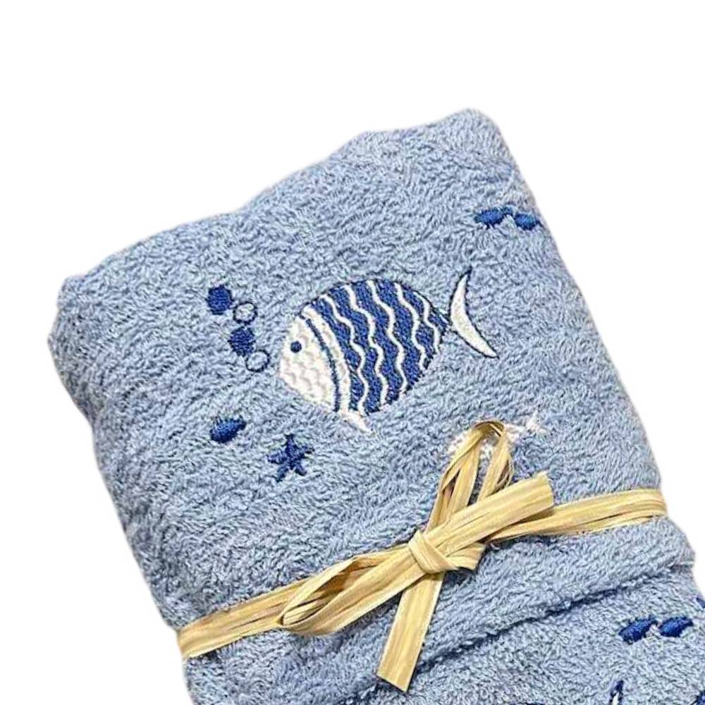 Coppia asciugamani pesciolini blu ricamati fondo azzurro