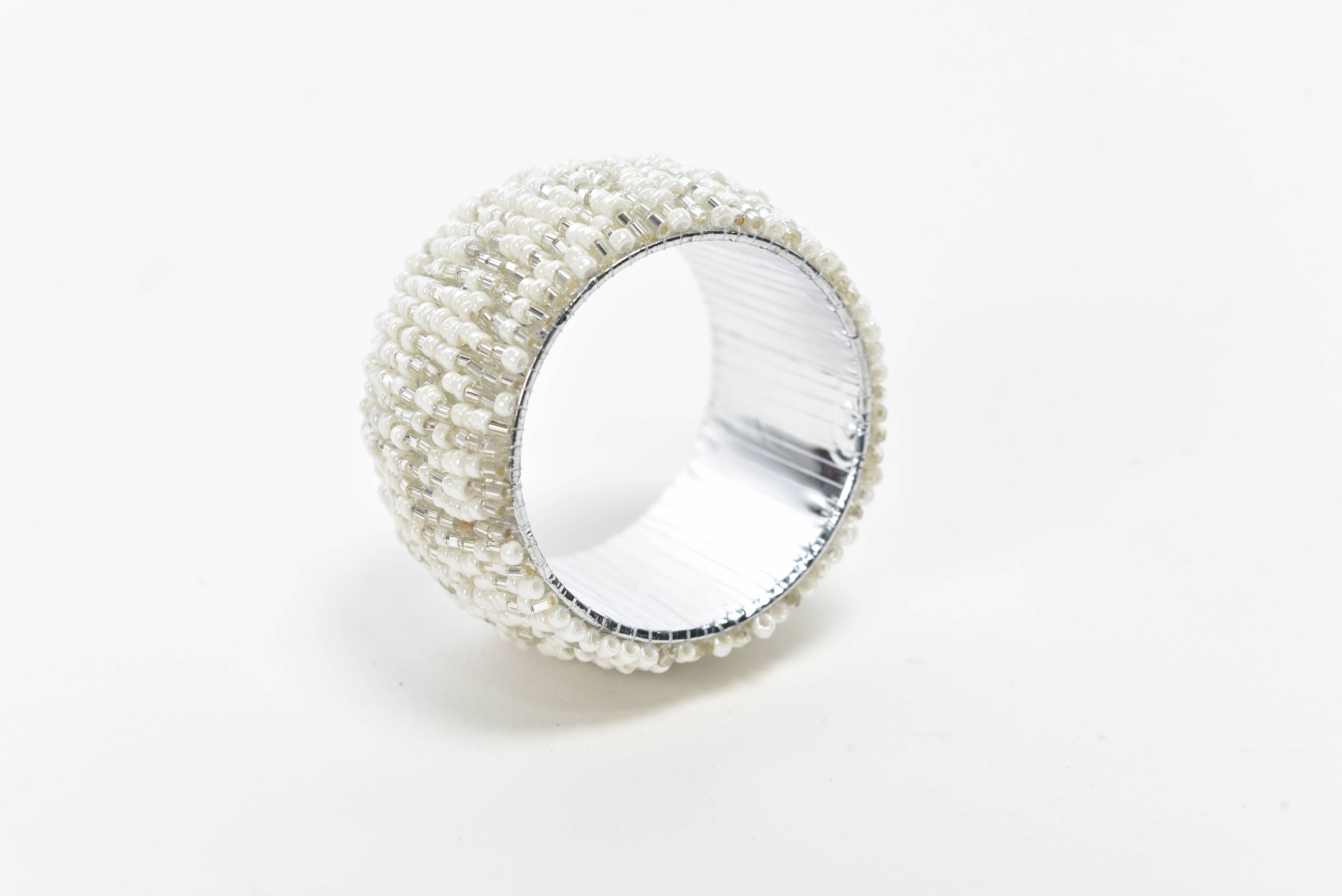 Portatovaglioli in Perline Bianco e Argento