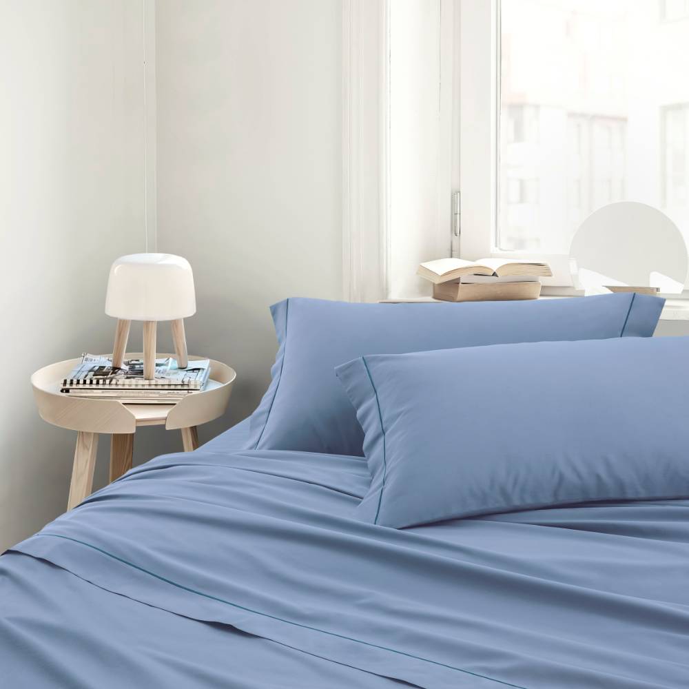 Lenzuolo sotto con angoli e elastici in raso azzurro niagara Matrimoniale