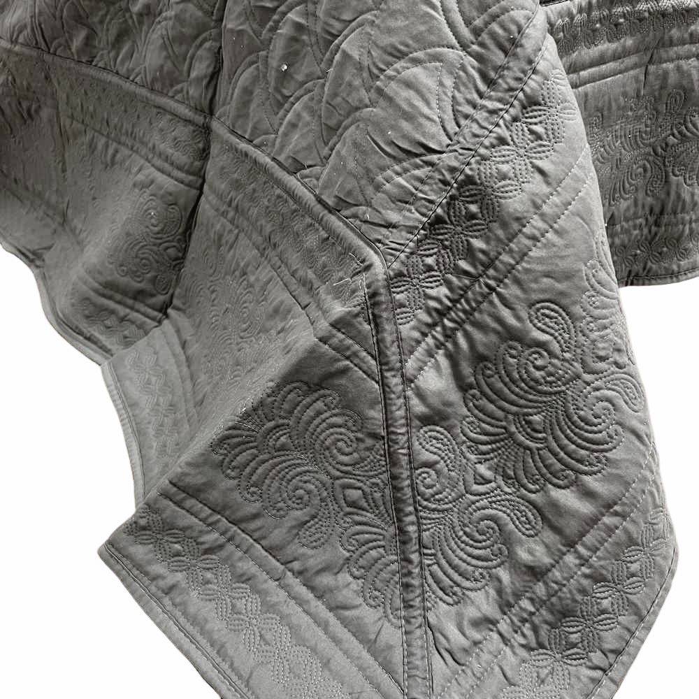 Boutis copriletto ricamato Emma grigio matrimoniale