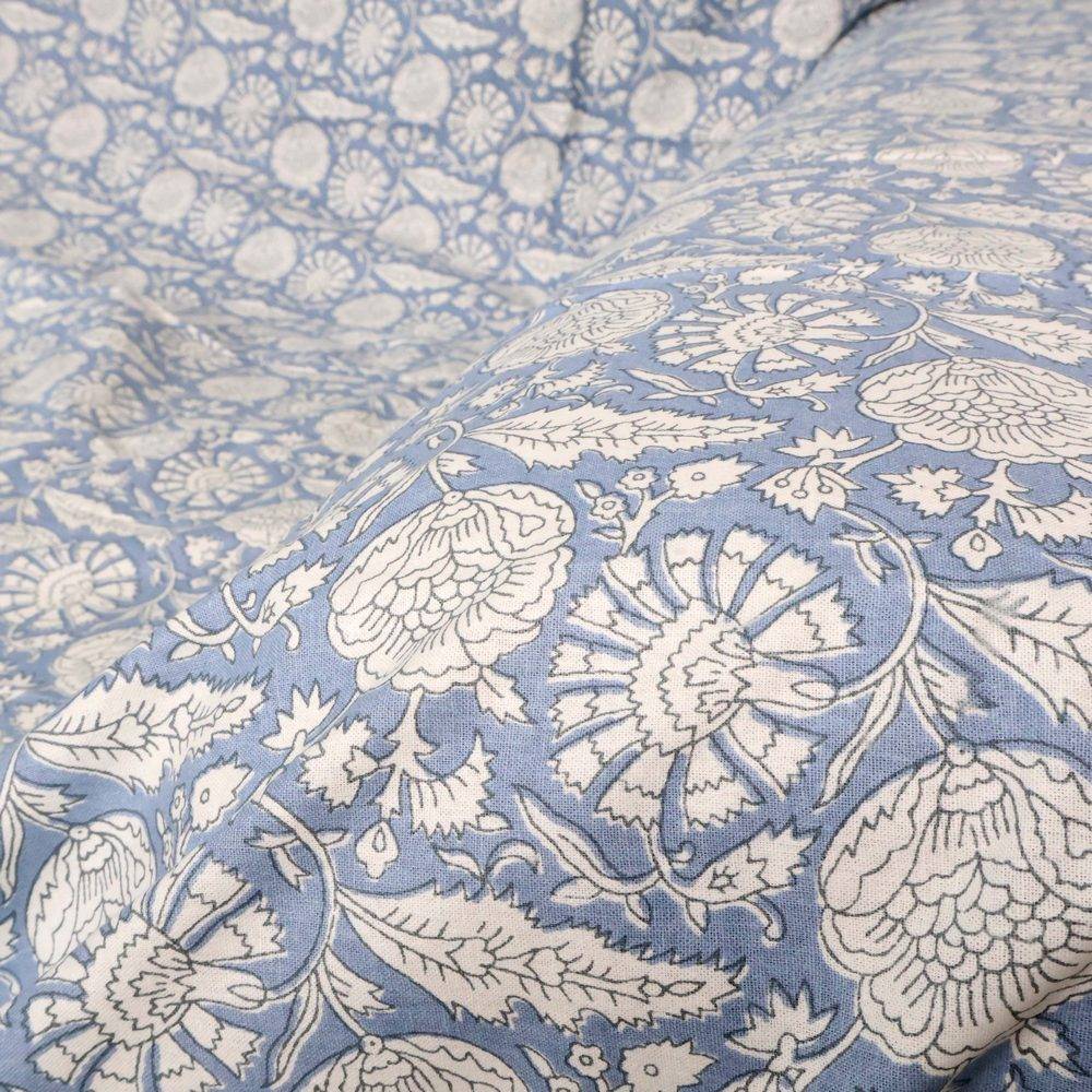 Telo copridivano copritutto Jaipur Fondo Azzurro Fiori Bianchi 270x260